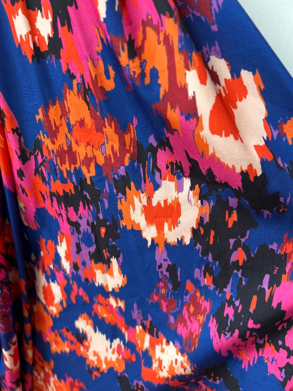 Vibrant, abstract deeply short, sleeved a line dress - Picture 3 of 3